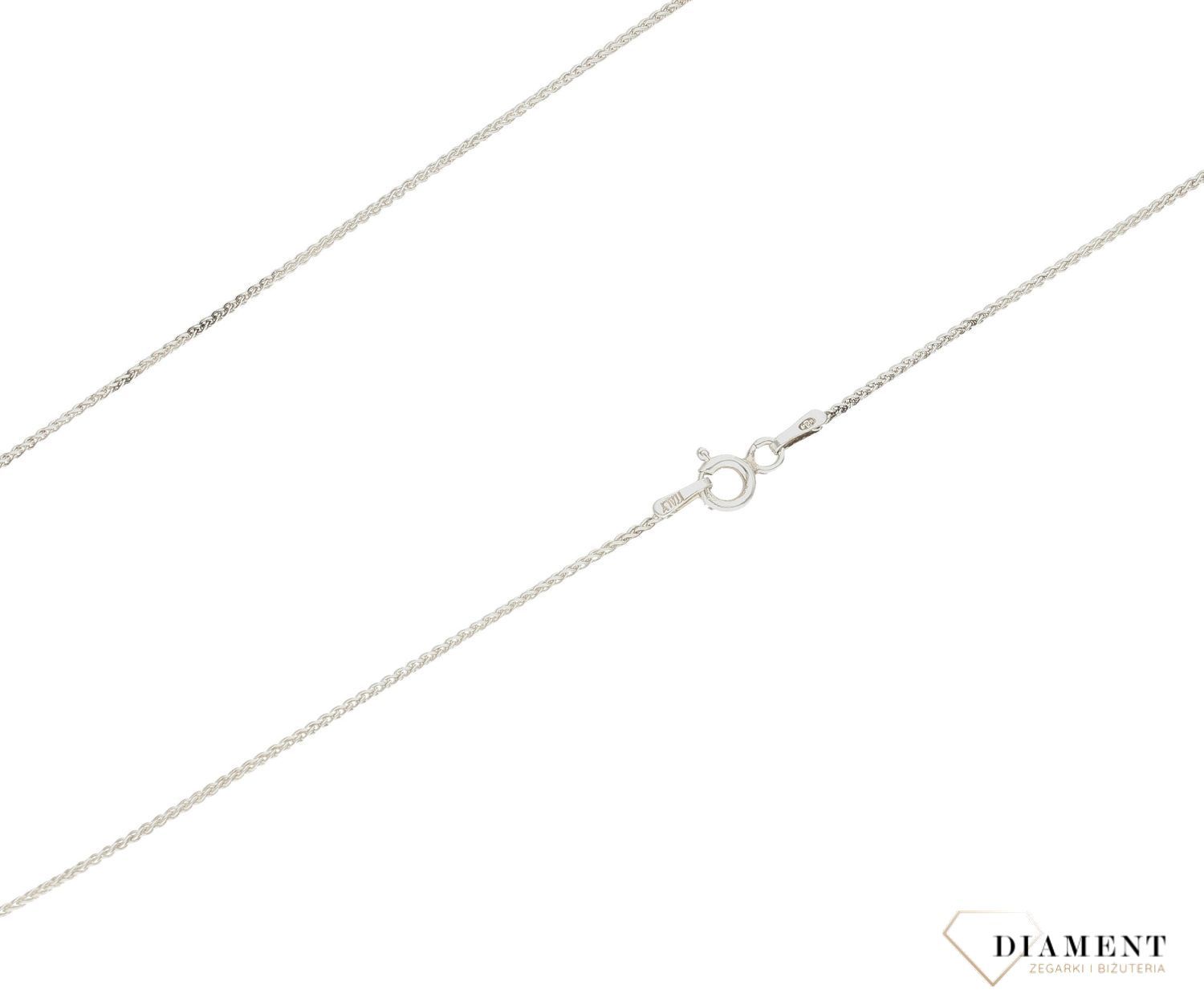 Srebrny łańcuszek 925 drobna pancerka 0,7mm DIA-LAN-6000-925 0,7mm. . Łańcuszek typu pancerka to jeden z najmodniejszych wzorów męskich wszech czasów, choć mimo upływu lat, nadal chętnie noszony przez mężczyzn jak i kobiety (1).jpg